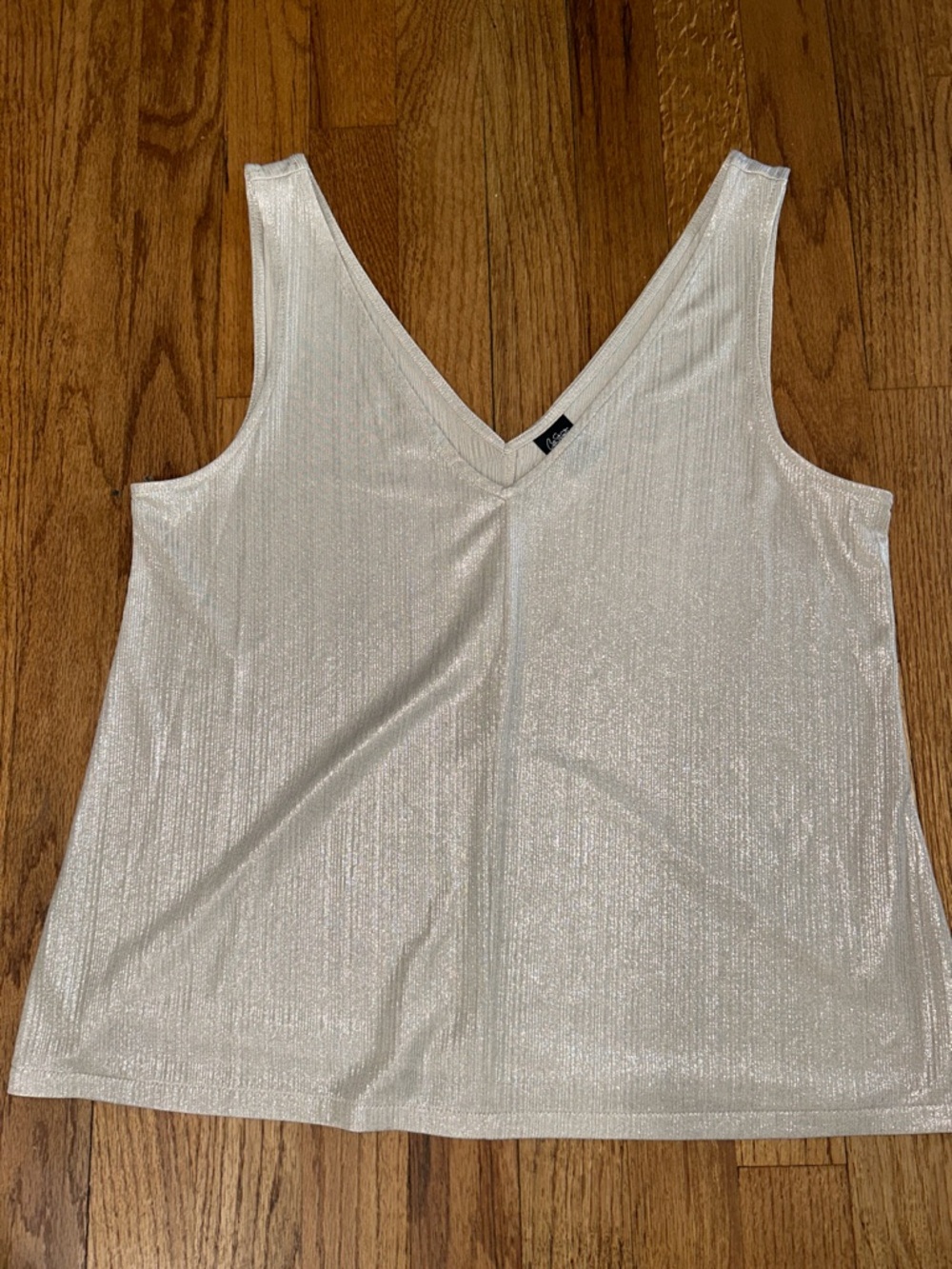 City Streets Metallic Ivory V-Neck Tank Top - Women Medium Nwot